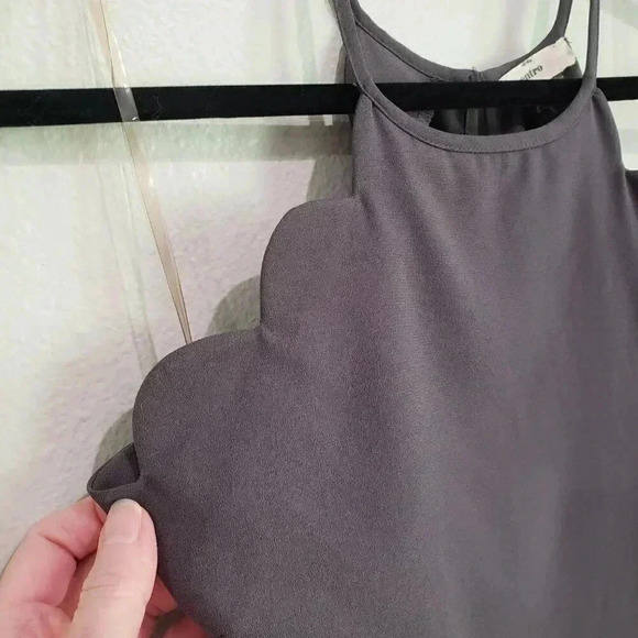 ENTRO Gray Scalloped Tank Size M - Picture 2 of 6